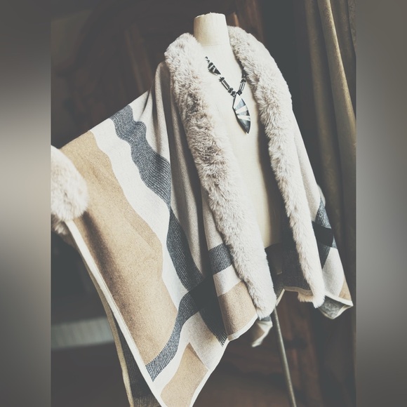 Luxe Faux Fur Trim Plaid Poncho Cape Neutral XL NWT Boutique - Picture 3 of 8